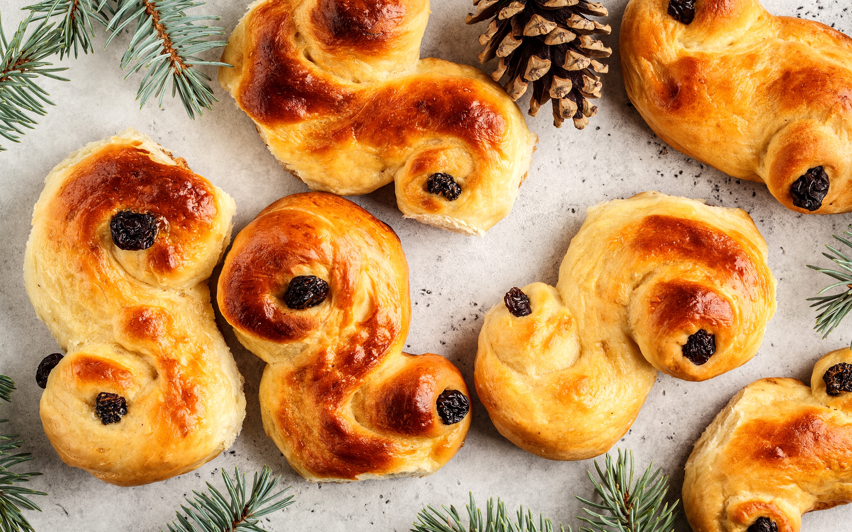 Scandinavian Recipes: Saint Lucia Saffron Buns (Lussebullar/Lussekatter) Scandinavian Recipes: Saint Lucia Saffron Buns (Lussebullar/Lussekatter)